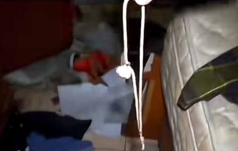 Diduga emas perhiasan Dina